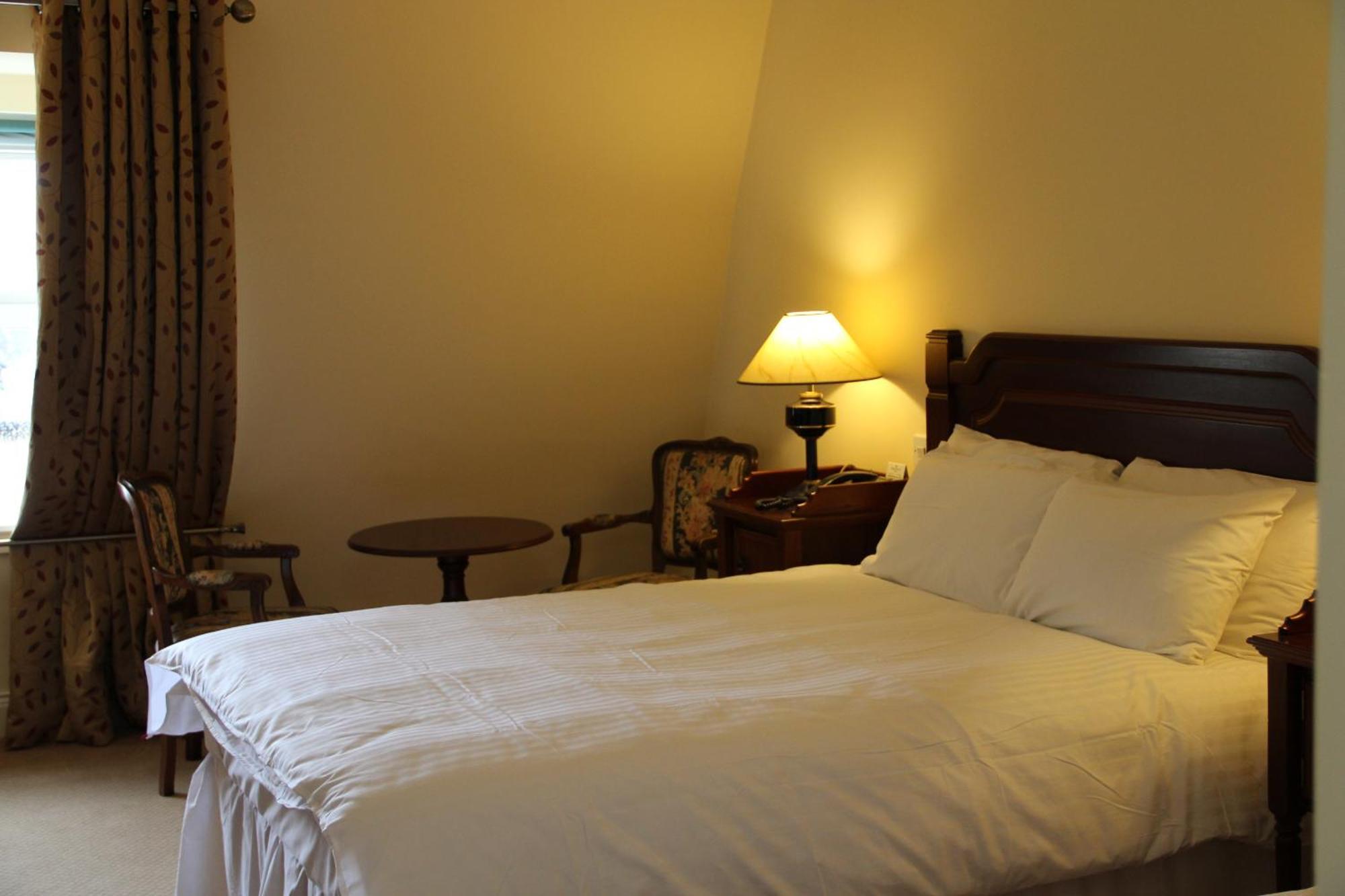 Mcsweeney Arms Hotel Кілларні Екстер'єр фото