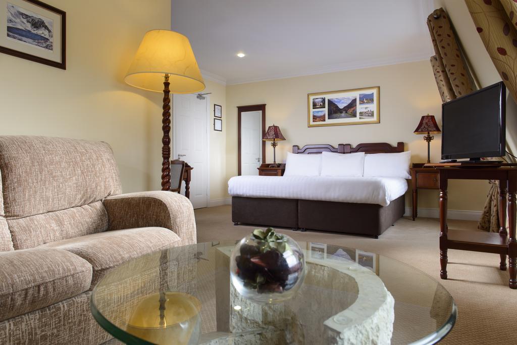 Mcsweeney Arms Hotel Кілларні Екстер'єр фото