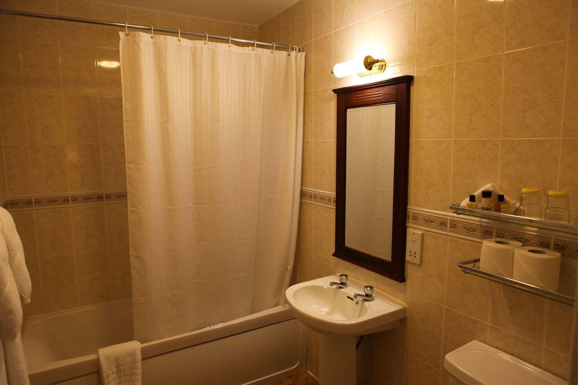 Mcsweeney Arms Hotel Кілларні Екстер'єр фото