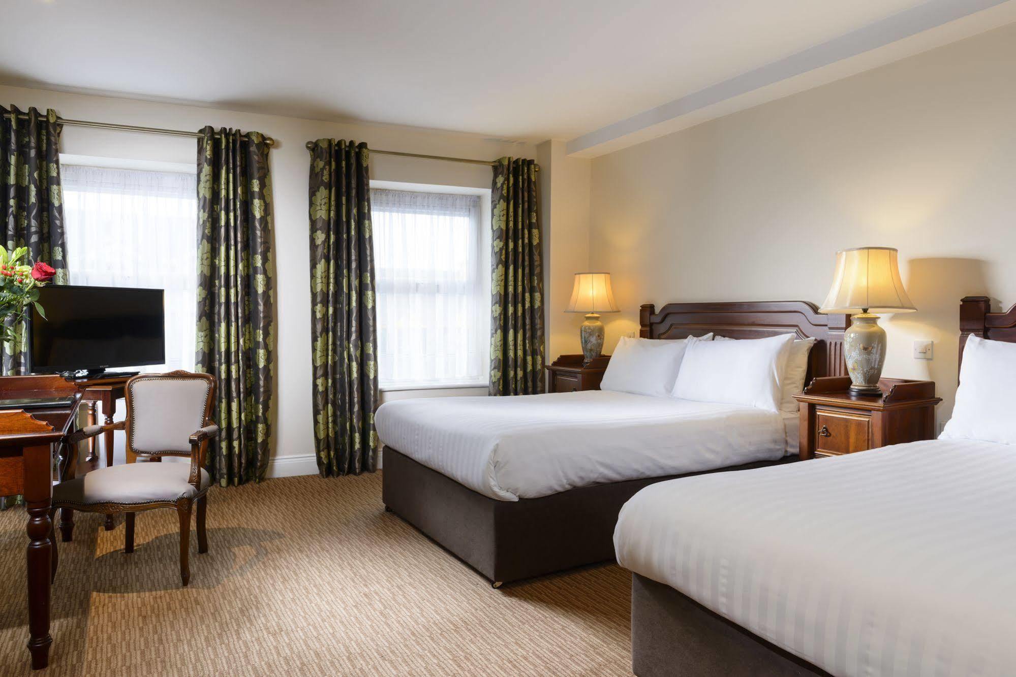 Mcsweeney Arms Hotel Кілларні Екстер'єр фото